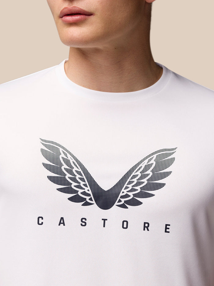 Witte Adapt korte mouw grafisch T Shirt met vleugellogo op borst en zwarte short met CASTORE verticale branding