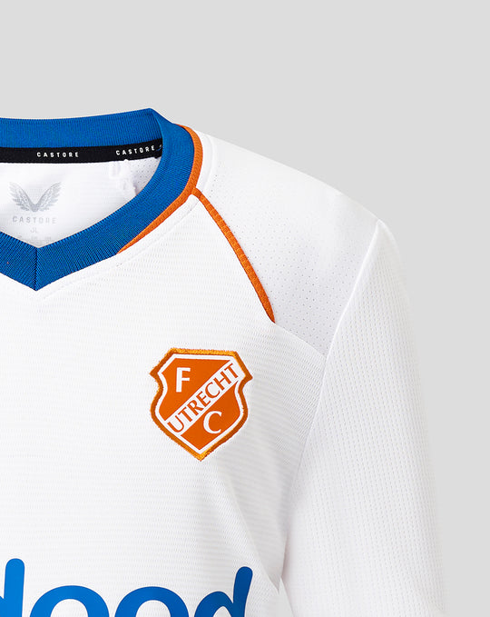 Close-up of the jersey shoulder and crest area showing FC Utrecht badge on white textured fabric with blue collar and orange piping