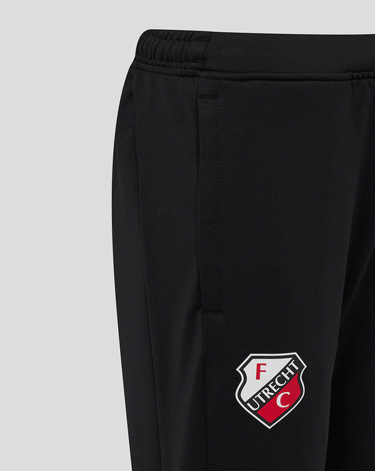 Zwarte FC Utrecht trainingsbroek junior met clublogo op het been en elastische tailleband