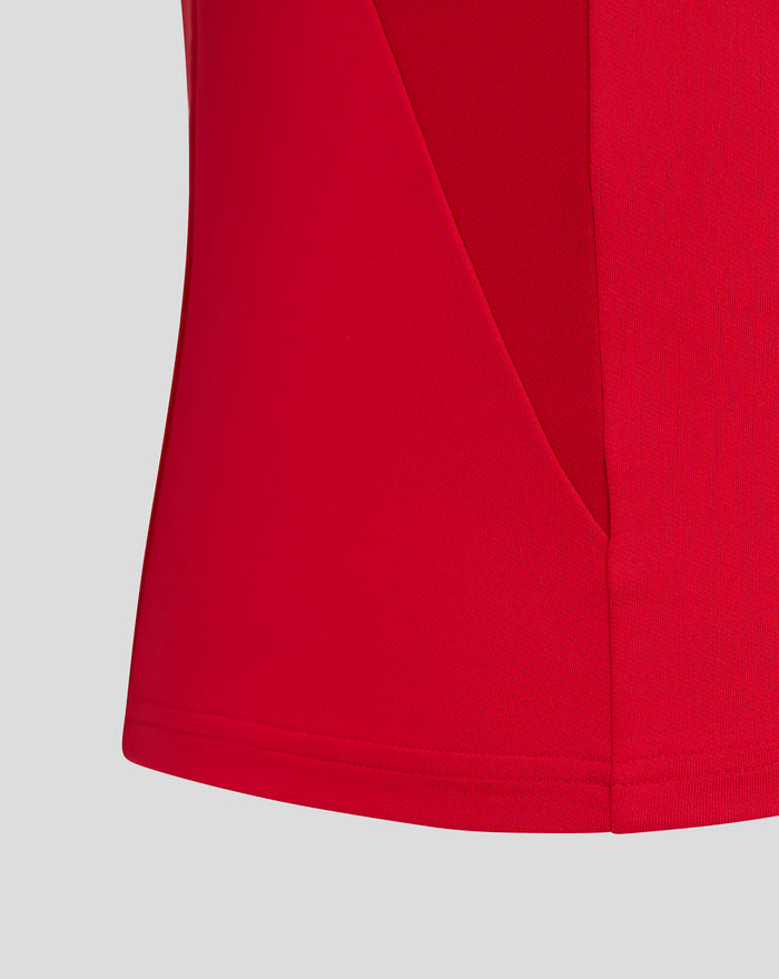 Lower hem and curved seam of the red training top