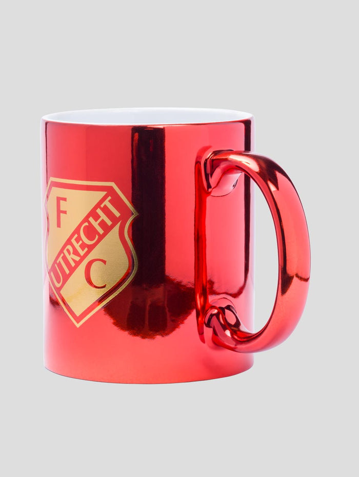 Shiny red metal mug with a gold FC Utrecht crest